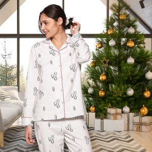 NWT Claudel Cotton Flannel 2 Piece Notch Collar Pajama Set with Socks Hair Tie